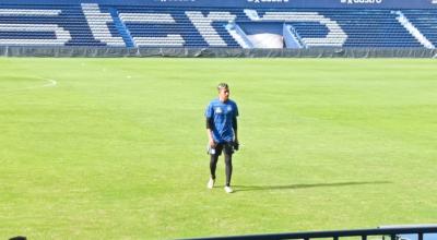 Gianluca Espinoza entrena a prueba con Emelec. Su fichaje se definiría este 1 de marzo.