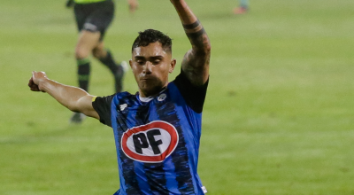 El chileno Nicolás Ramírez, durante un partido con Huachipato, el 6 de abril de 2021.