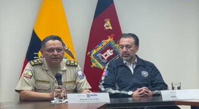 Wilson Pavón, jefe de la Zona 9 de Policía, se reunió con el alcalde Pabel Muñoz para explicar la actuación de dos uniformados.