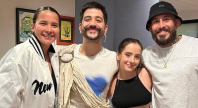 María Paulina Escobar, Camilo, Eva Luna y Marlon 'Chito' Vera durante un concierto del artista colombiano.