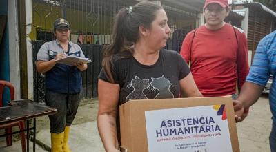 El Gobierno entregó ayuda humanitaria en Chone, tras las inundaciones. 