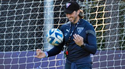 Luis Zubeldía, durante un entrenamiento con Liga de Quito, el 26 de octubre de 2024.