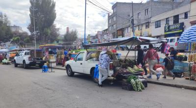 Vendedores ambulantes en el Comité del Pueblo, en el norte de Quito, el 7 de marzo de 2024.