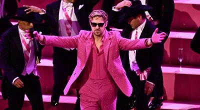 Ryan Gosling en su performance de la canción "I'm Just Ken", de la película 'Barbie', en la gala del Oscar 2024. No es el mejor pagado del 2023, pero sí está en el Top 10.