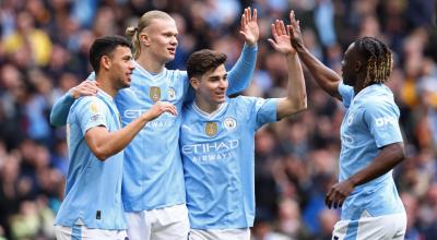 Erling Haaland celebra con sus compañeros del Manchester City un gol ante el Luton Town, el 13 de abril de 2024.