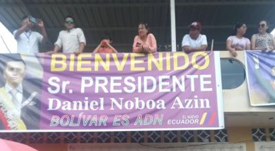 Habitantes de Echeandía, en Bolívar, se quedaron esperando al presidente Daniel Noboa el 14 de marzo de 2024. 