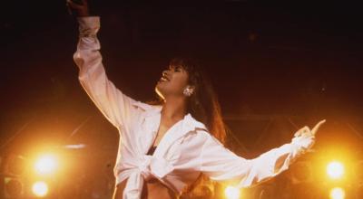 Selena Quintanilla, nacida en Lake Jackson (Texas) en 1971 y asesinada en 1995 en la ciudad de ese estado Corpus Christi.