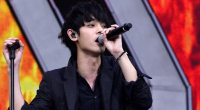 Esta foto tomada el 4 de agosto de 2013 muestra a la estrella del pop surcoreano Jung Joon-young actuando en el concierto All Star.