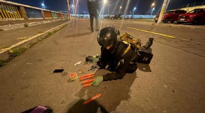 Personal policial realizó la detonación controlada de explosivos encontrados en el estadio de Latacunga.