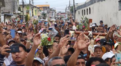 Imagen referencial. Fieles católicos en la procesión de Cristo del Consuelo, en Guayaquil, el Viernes Santo, el 7 de abril de 2023.