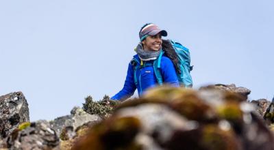 La ecuatoriana Daniela Sandoval en uno de sus ascensos por las montañas y volcanes del país.