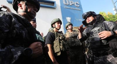 El presidente Daniel Noboa en un operativo en Socio Vivienda, en Guayaquil, el 26 de marzo de 2024.