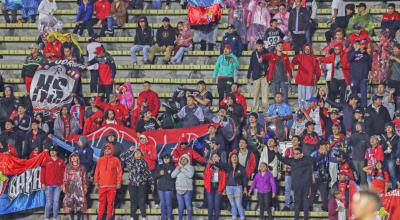 Hinchas de El Nacional en el partido ante Cumbayá, 30 de marzo de 2024.