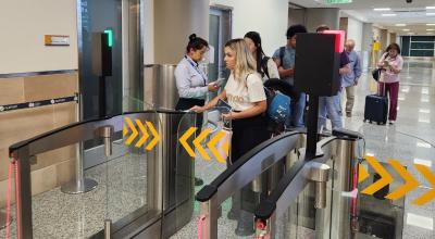 Imagen referencial de pasajeros pasando por controles de seguridad en el Aeropuerto Internacional Mariscal Sucre, de Quito, enero de 2024. 