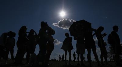 Imagen referencial de un eclipse solar en Brasilia, en 2023.