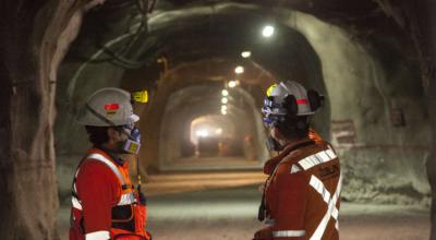 Imagen referencial de trabajadores de la minera chilena Codelco.