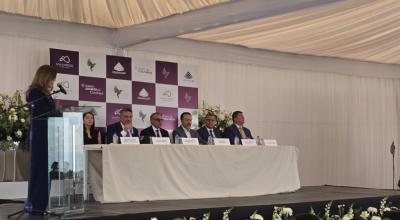 Ejecutivos del Grupo Inmobiliario Coloncorp y autoridades del Municipio de Quito en la presentación del proyecto Especial PUAE-San Patricio, en Cumbayá, 11 de abril de 2024. 