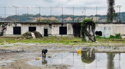 Los pabellones 2 y 10 de la Penitenciaría del Litoral, en Guayaquil, permanecen destruidos desde las masacres de 2021, a pesar de que el SNAI no ejecutó el año pasado USD 9,6 millones de su presupuesto de inversión.