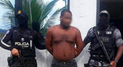 Alias 'Gordo' escoltado por agentes de la Policía Nacional.