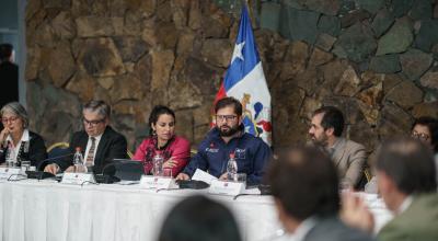 El presidente de Chile, Gabriel Boric, en una reunión con sus ministros el 12 de abril de 2024.