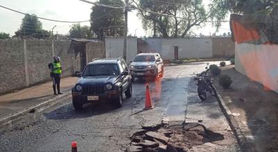 En Cumbayá, oriente de Quito, hay cortes de agua por reparación de una tubería, este 15 de abril.