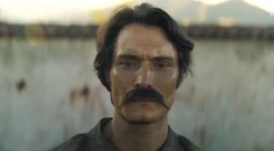 Escena del coronel Aureliano Buendía en el pelotón de fusilamiento, en la serie de Cien Años de Soledad, de Netflix.