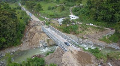 El puente delta instalado en vía Alóag-Santo Domingo instalado el 18 de abril de 2024.