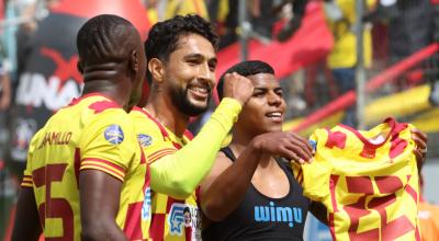 Los jugadores de Aucas festejan un gol ante Cumbayá, el 6 de abril de 2024. 