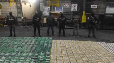 En un operativo antinarcóticos en Guayaquil se decomisaron 2.498 bloques de cocaína, con cinco diferentes marcas.