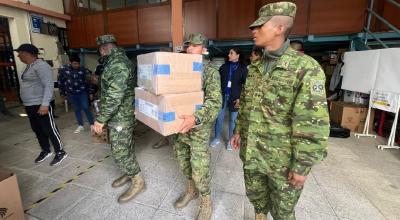 Miembros de las Fuerzas Armadas realizaron la entrega de los kits electorales en el país.