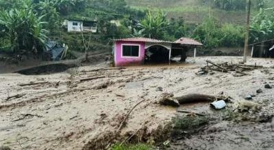 Un aluvión dejó a varios damnificados en Alausí, este 21 de abril de 2024.