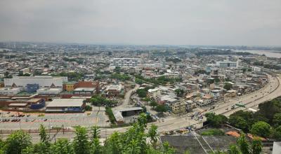 Panorámica de Guayaquil en el Día de la Tierra, el 22 de abril de 2024.