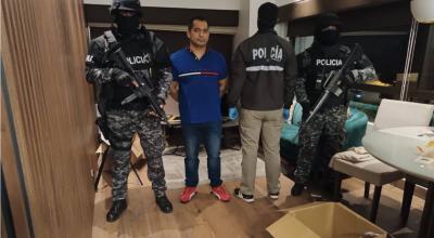 Uno de los detenidos en el operativo contra el narcotráfico, ejecutado en cuatro provincias, el 24 de abril de 2024.