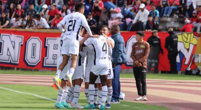 Jugadores de Liga de Quito celebrando su gol ante El Nacional, 6 de abril de 2024.