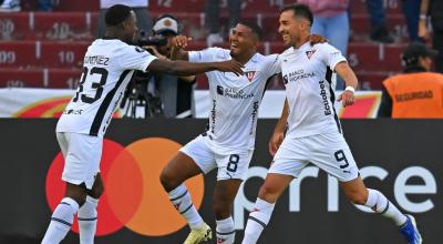 Los jugadores de Liga de Quito celebran un gol ante Botafogo, por Copa Libertadores, el 11 de abril de 2024.