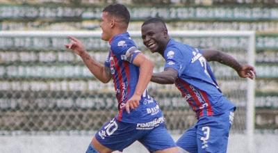 Jugadores de Deportivo Quito celebrando su gol ante SD Rayo, 5 de mayo de 2024.