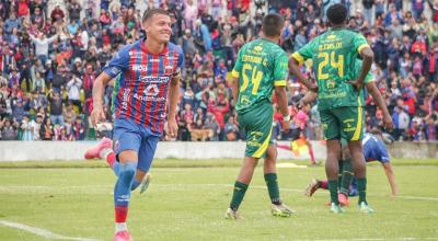 Un jugador del Deportivo Quito celebra un gol ante SD Rayo en la Segunda Categoría, el 5 de mayo de 2024.