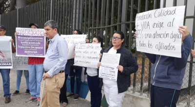 Familiares de pacientes con enfermedades catastróficas reclamaron por la falta de medicinas. 