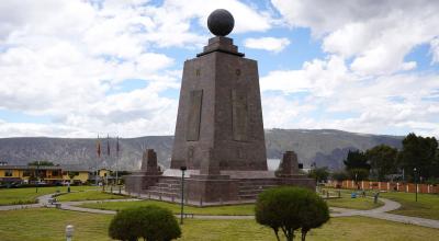 Monumento de la empresa turística Ciudad Mitad del Mundo. 24/09/2020