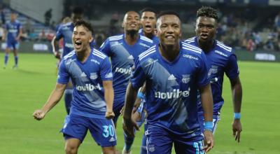 Jhon Sánchez celebra su gol en el partido de Emelec ante IDV, en el estadio George Capwell, el 28 de abril de 2023.