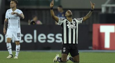 Junior Santos festeja el gol para la victoria de Botafogo ante Liga de Quito, por la Copa Libertadores, el 8 de mayo de 2024.