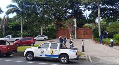 La Policía ejecuta un operativo en una finca de la vía a la Costa, en la que detuvo a varias personas, entre ellas Jacobo Bucaram, el 10 de mayo de 2024.