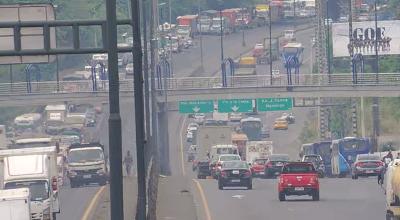 Vista frontal de un tramo de la vía Perimetral en el norte de la ciudad, el 13 de mayo de 2024.