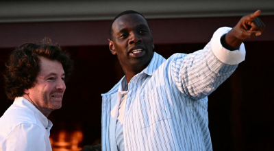 El chef francés Jean Imbert (izq.) y el actor francés y miembro del jurado del 77º Festival de Cannes Omar Sy