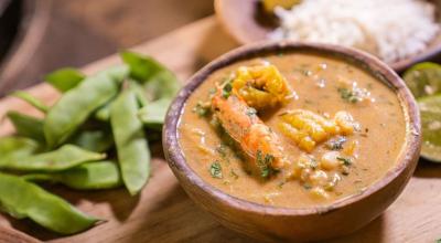 El viche es una sopa a base de pescado, maní, y otros ingredientes locales. Es parte de la gastronomía típica de Ecuador.