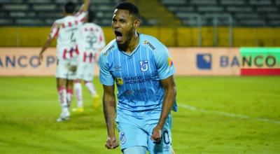 Ismael Díaz celebra un gol con Universidad Católica, el 13 de mayo de 2024.