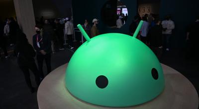Un logo gigante de Android, el sistema operativo de Google en una conferencia de la empresa en Las Vegas, Estados Unidos, enero de 2023.