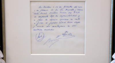 Imagen del primer contrato de Lionel Messi en una servilleta.