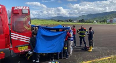 Momentos del rescate del docente que iba a bordo de la avioneta accidentada en Morona Santiago, el 17 de mayo de 2024.