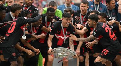 Piero Hincapié festejando el campeonato del Bayer Leverkusen, 18 de mayo.